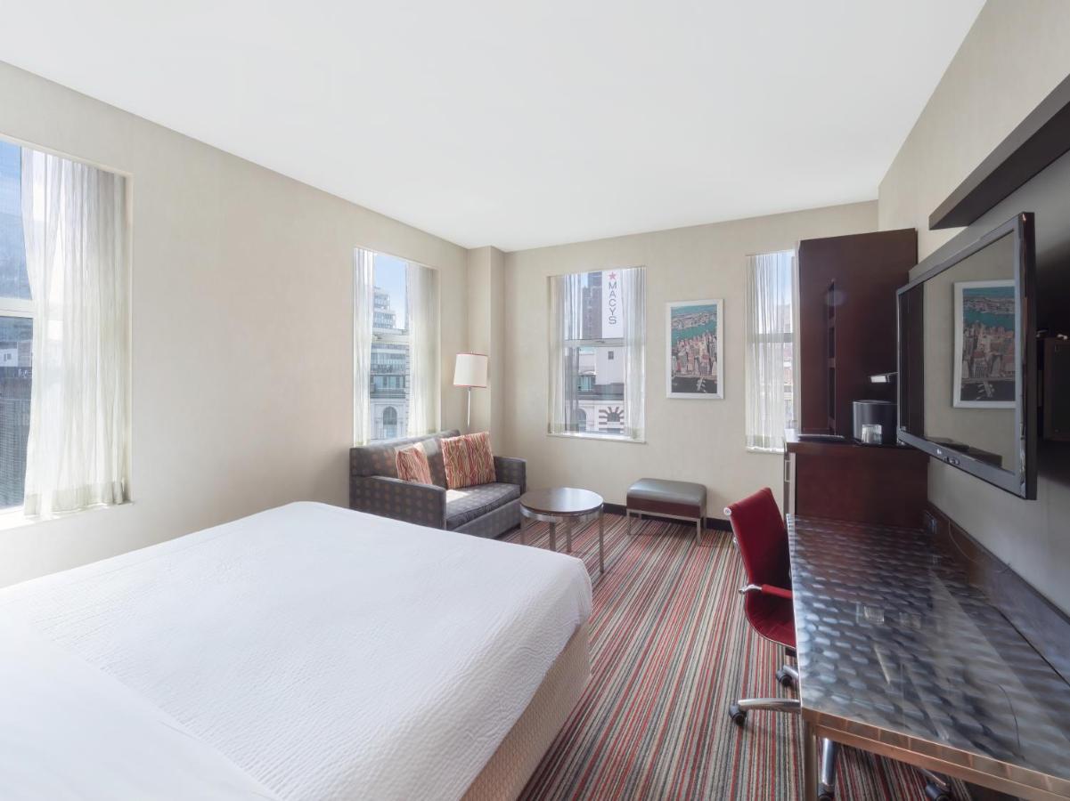 Courtyard By Marriott New York Manhattan/Herald Square Exterior photo